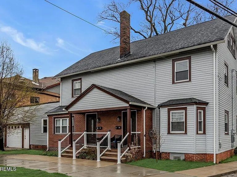 10 Frances Pl — Photo 2
