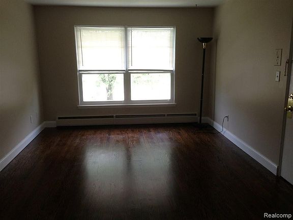 5th image of 2819 W Thirteen Mile Rd APT 12