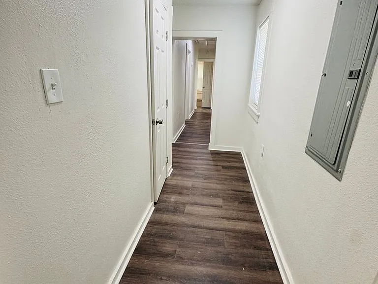 2127 N 71st Ave — Photo 9