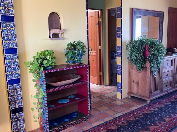 10 Floresta Dr, Santa Fe, NM 87508