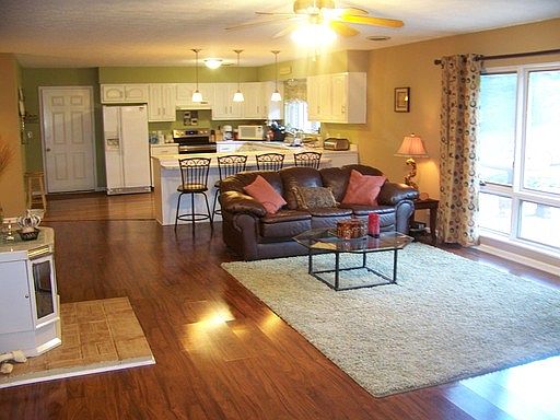 2nd image of 1601 Shallow Creek Dr