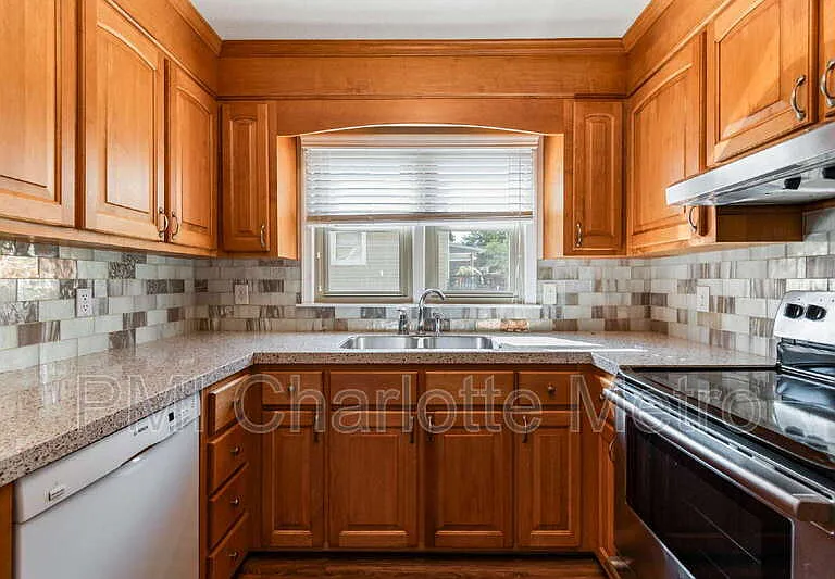 8615 Beechbrooke Rd — Photo 8