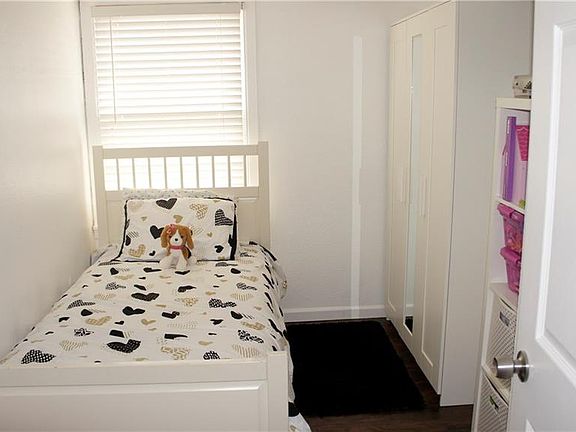 3rd image of 4904 Jerri Ln