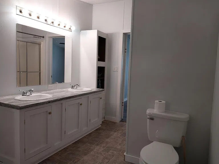 Primary bathroom, opposite view