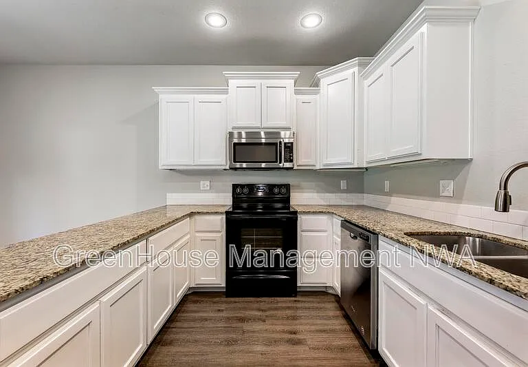 820 Baker St NW — Photo 8