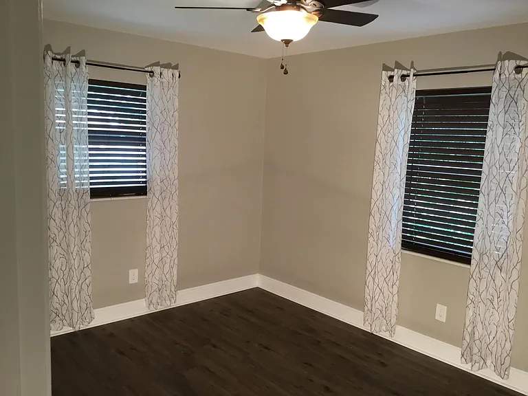 912 SE Dolphin Dr — Photo 8
