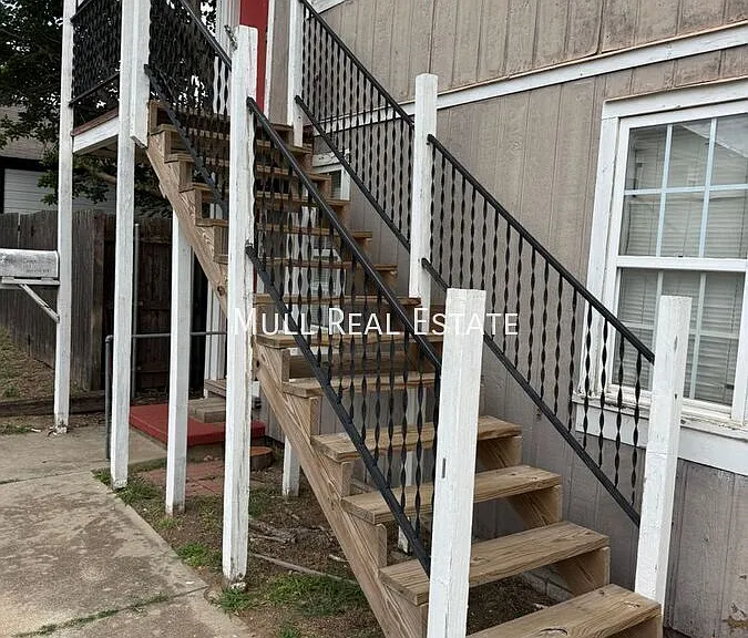 6908 1/2 NW 42nd St #UPSTAIRS — Photo 9