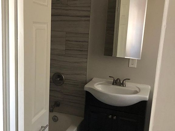 5th image of 337 N Glendora Ave #D