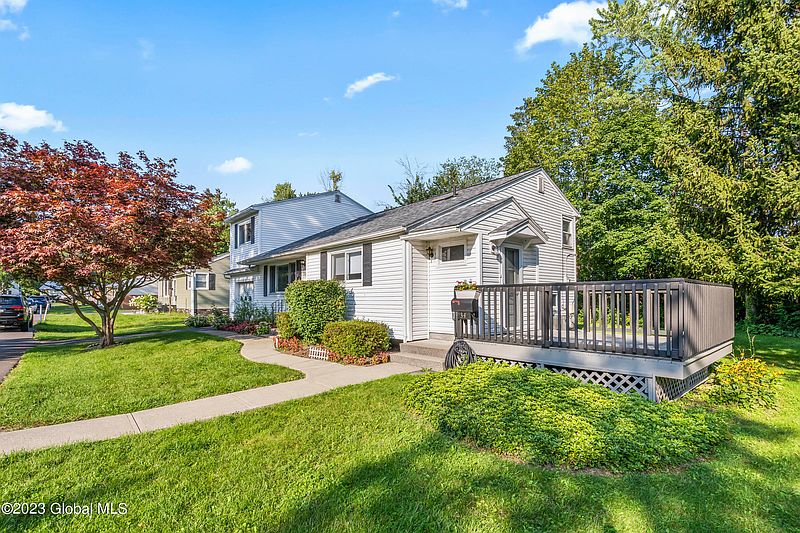 3rd image of 34 Glendale Road