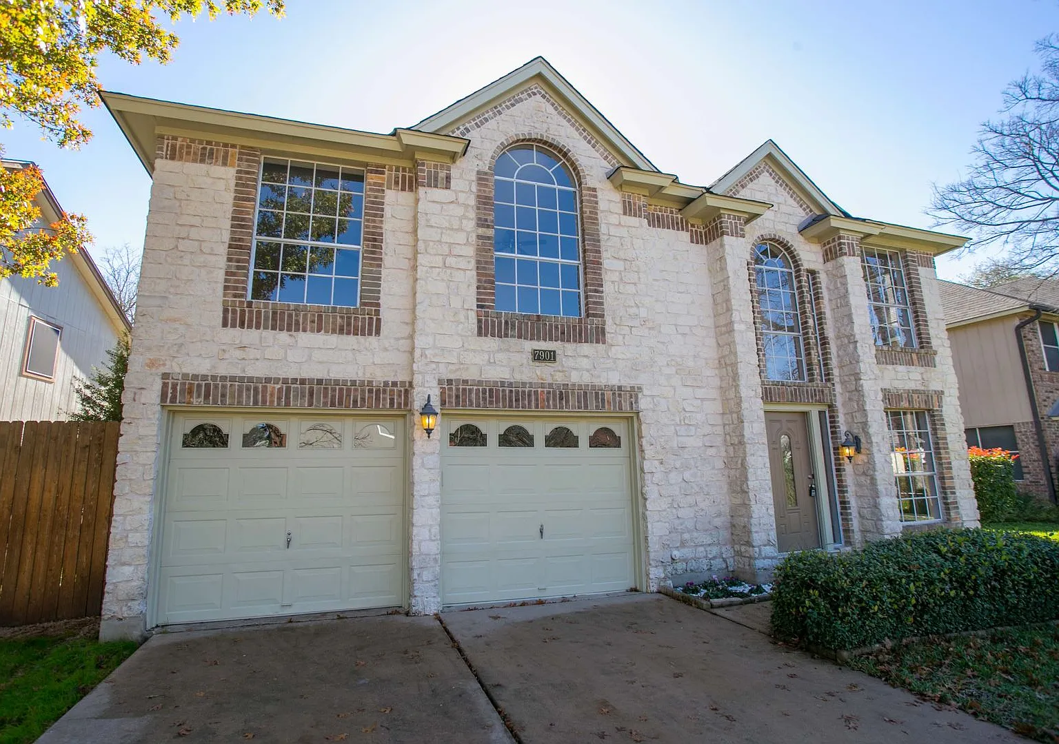 7901 Taranto Dr, Austin, TX 78729 — Photo 2