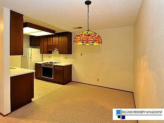 Kitchen & Dining Area