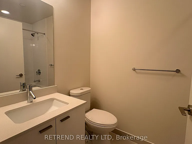 30 Roehampton Ave #802 — Photo 3