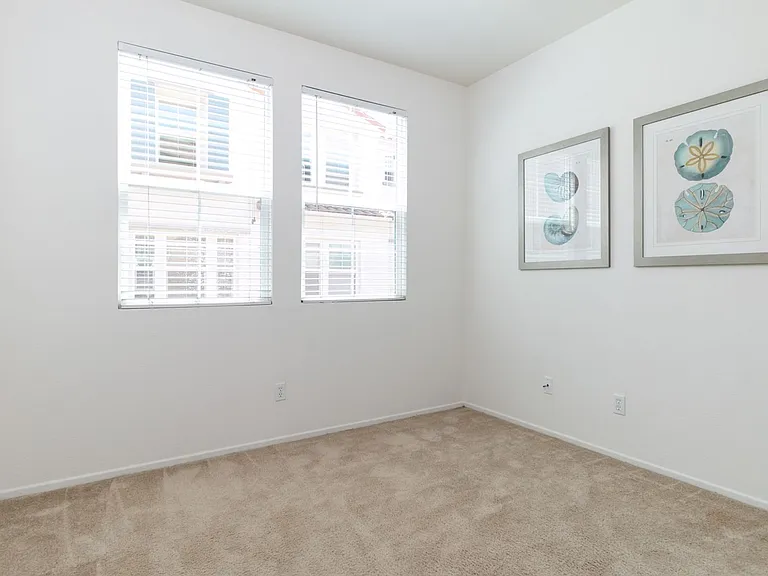 2305 Chapel Dr — Photo 4