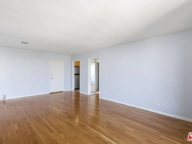 1155 N Clark St #1 — Photo 3