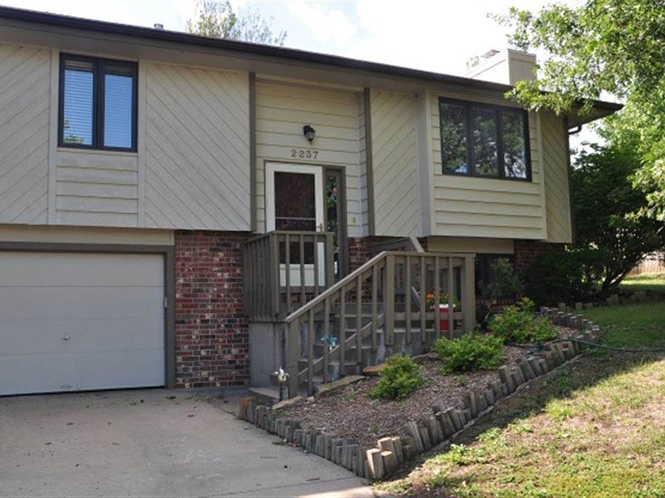 1st image of 2237 SE Stinson Dr