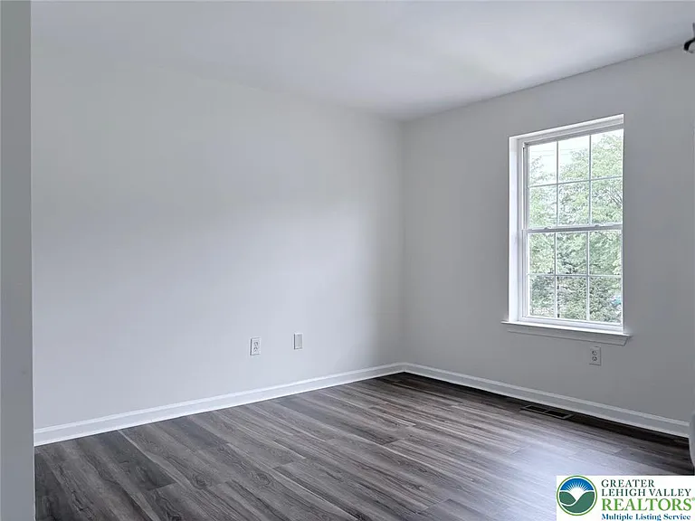 6411 Pioneer Dr — Photo 8