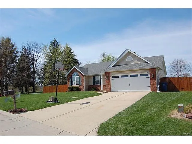 2545 Fieldstone Dr photo 1
