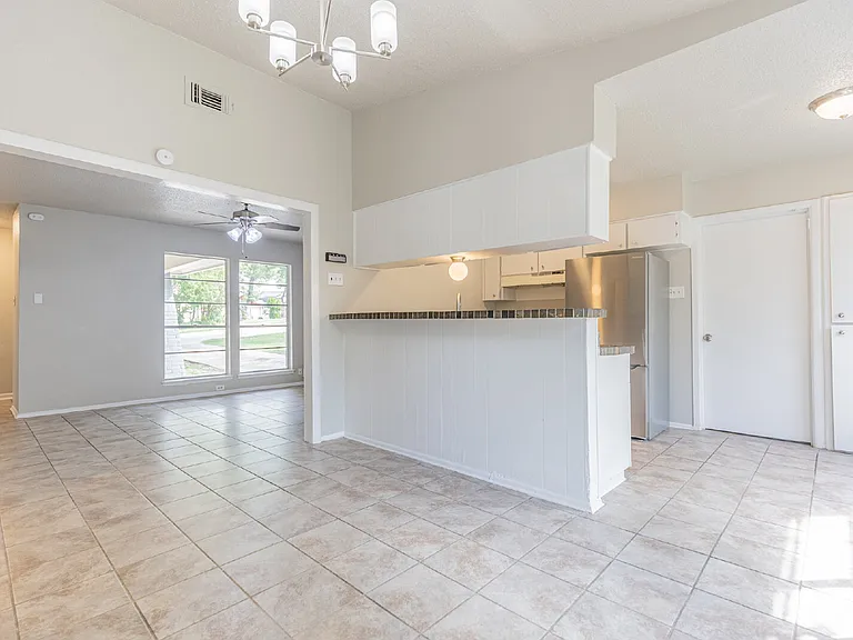 2306 Fairhill St — Photo 8