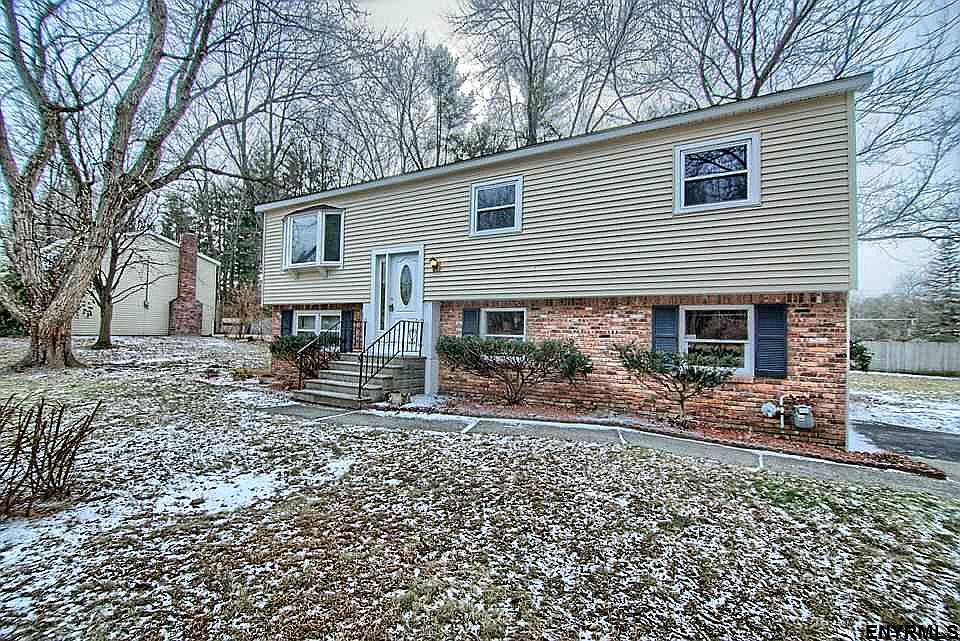 1st image of 34 Oakwood Blvd
