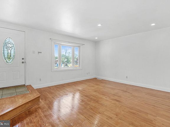 5th image of 643 Saint Anthony Ln