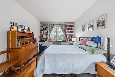 Rented by R New York