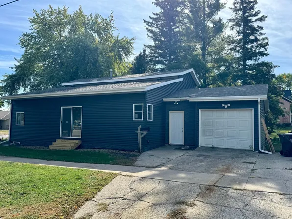 302 9th St S, Olivia, MN 56277