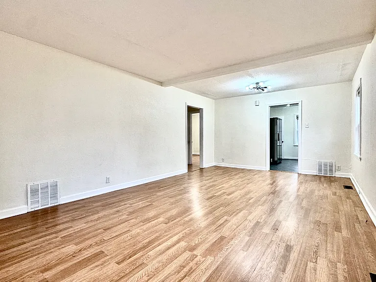 1309 Gerst Ave — Photo 10