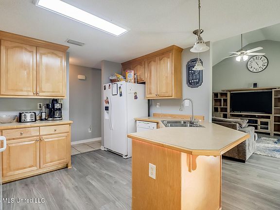 5th image of 15916 Cottonwood Dr