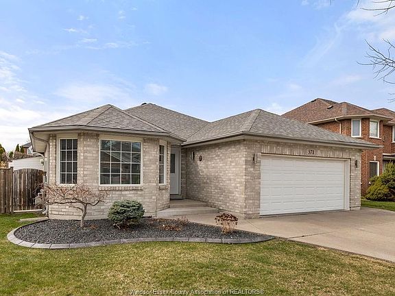 2nd image of 571 Banwell Rd