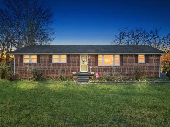 104 Burrum Dr, Shelbyville, TN 37160