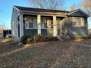 1809 W Main St, Blue Springs, MO 64015