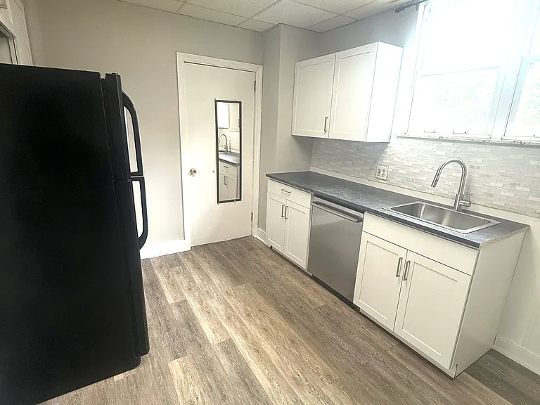 702 Fairview Ave — Photo 3