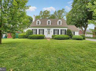 1563 Hillcrest Ave, Lancaster, PA 17601