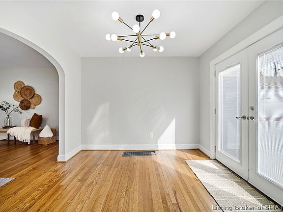 5th image of 206 W Carter Avenue