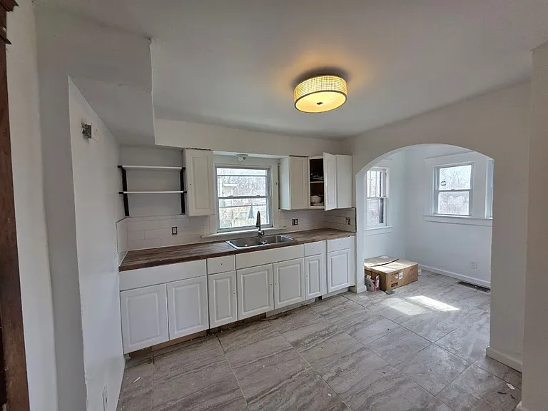 1055 W 12th St — Photo 1