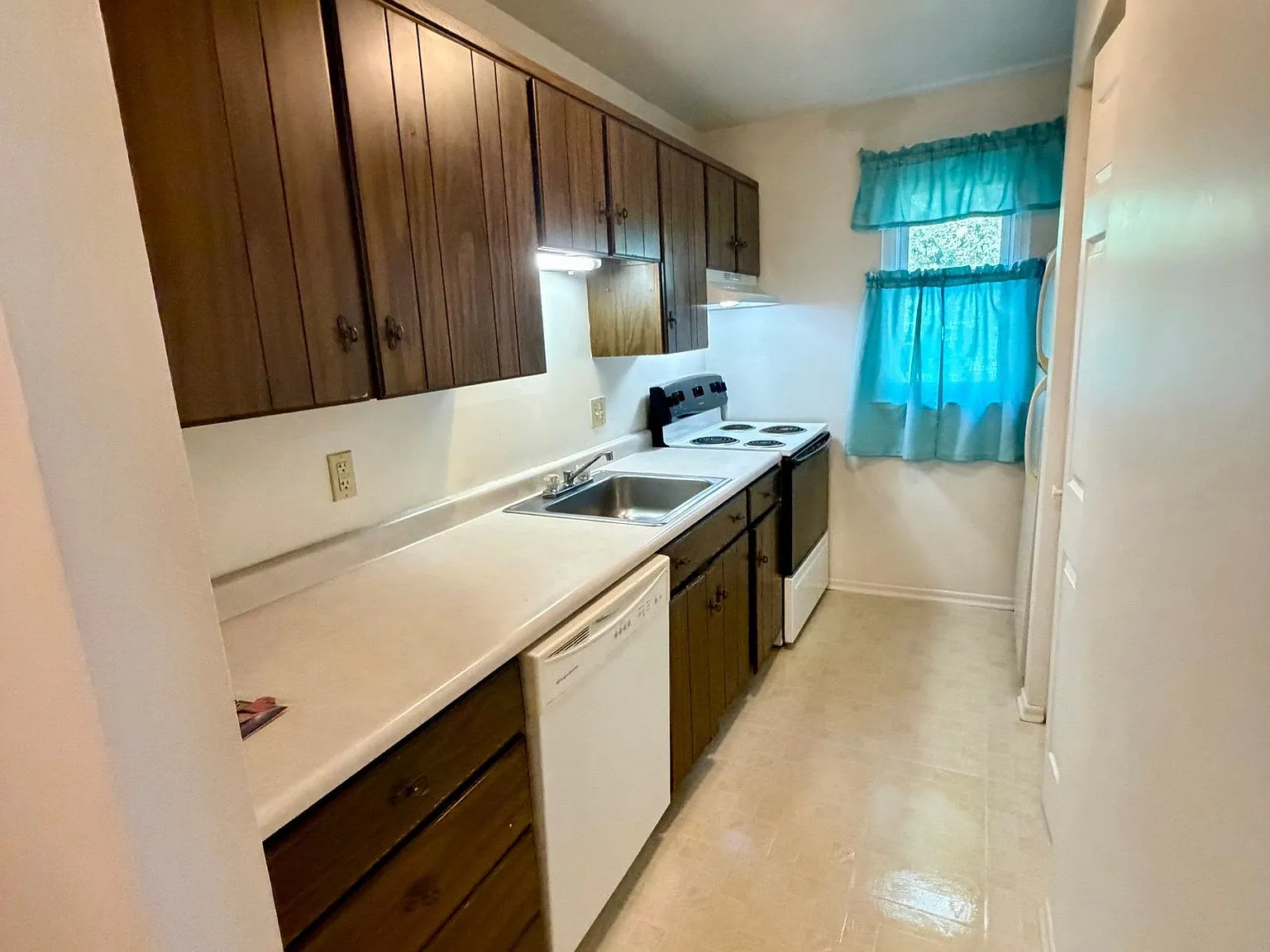 2 bed, 1.0 bath, 900 sqft, $1,275 — Photo 4
