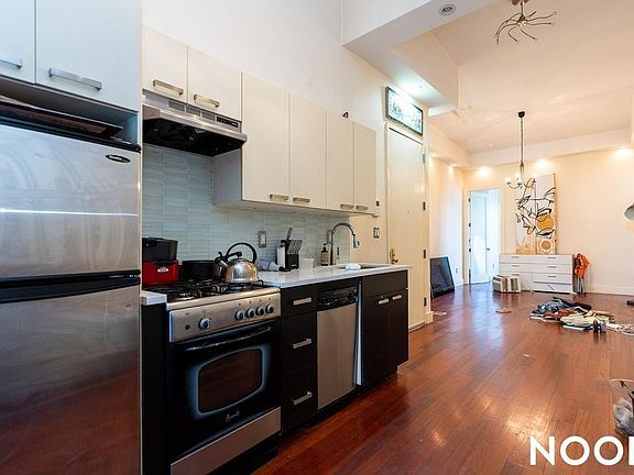4th image of 289 Harman St #3W
