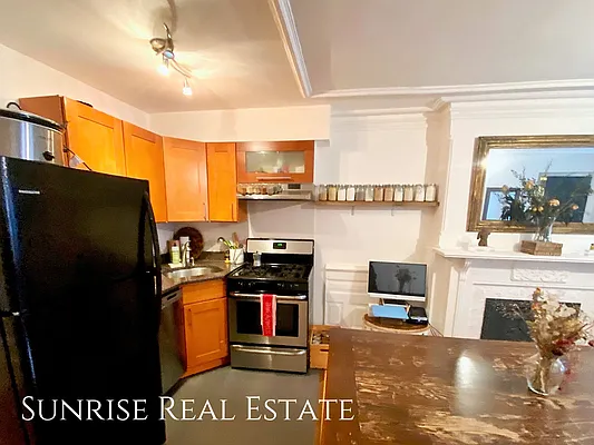 Rented by Sunrise Real Estate | media 9
