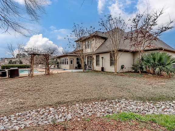 4th image of 106 Normandy Ct