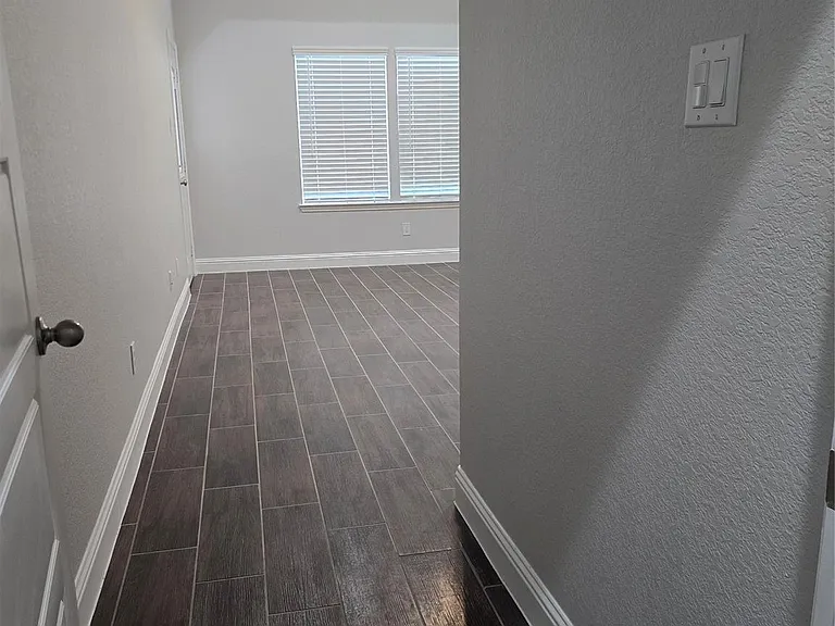213 Adoue Ave — Photo 10