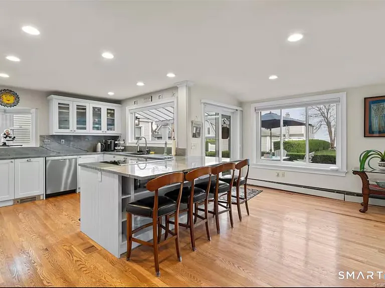 58 Chapman Ave — Photo 6