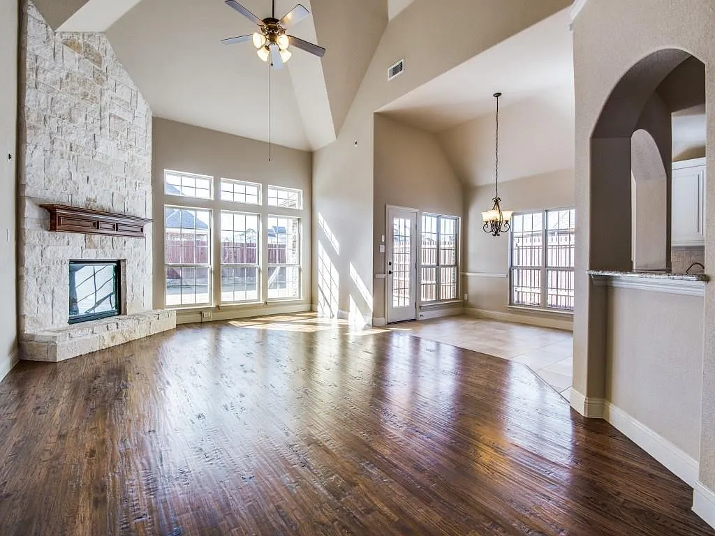 6 bed, 4297 sqft, $4,150 — Photo 4