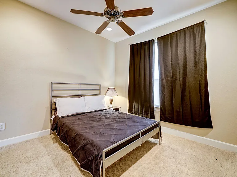 1305 Delano St — Photo 10