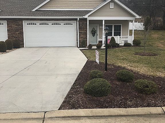 2nd image of 11513 Meadowood Dr