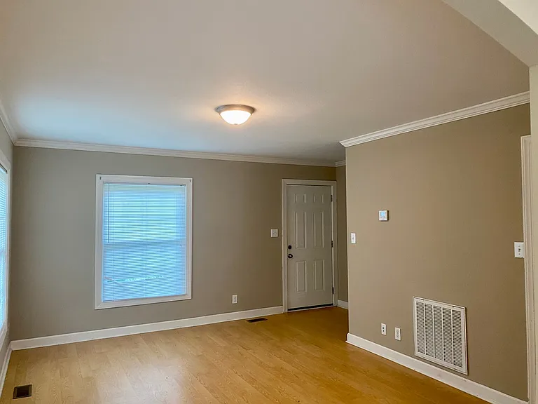 200-202 Rudolph Dr — Photo 2