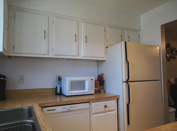 5th image of 13911 James Dr APT 1008