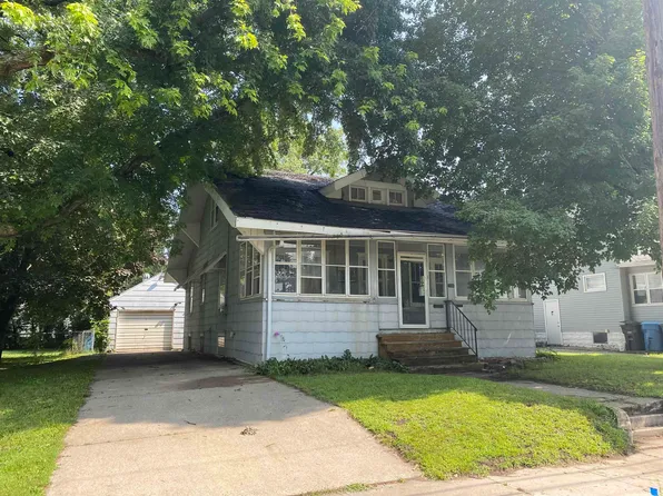 1036 Dawson St, Waterloo, IA 50703