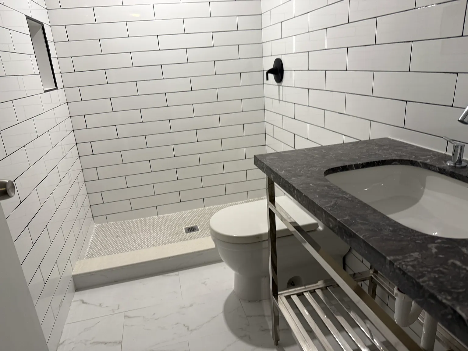 2 bed, 1100 sqft, $2,300 — Photo 2