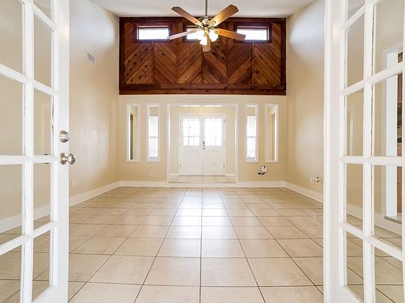 3rd image of 2302 Evenglow Ct