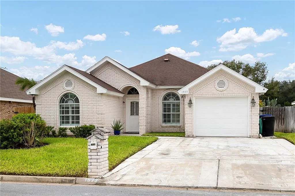 3 bed, 2.5 bath, 1447 sqft, $1,700 — Photo 1